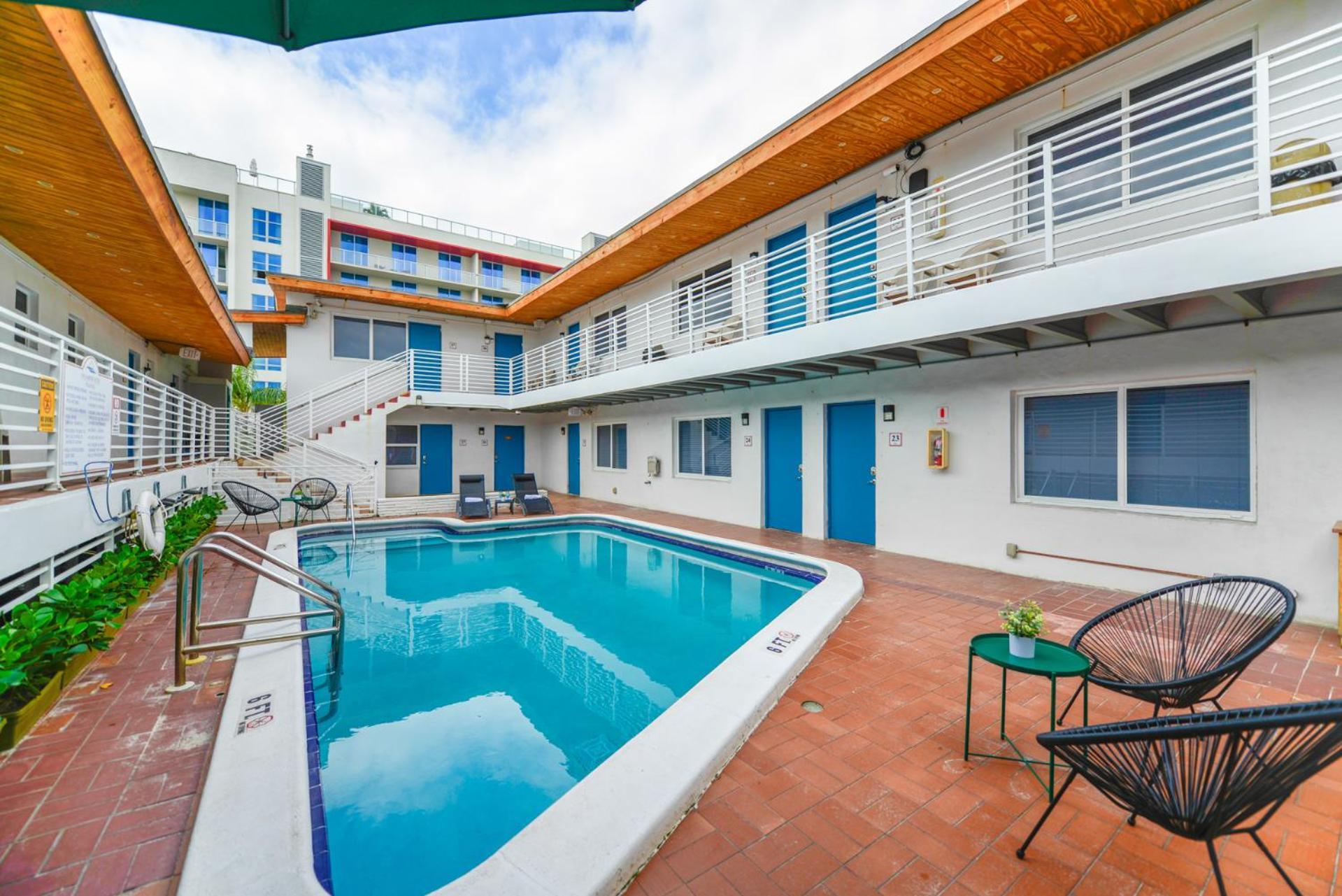 דירות הוליווד Radiant Unit With Parking And Pool - M26 מראה חיצוני תמונה