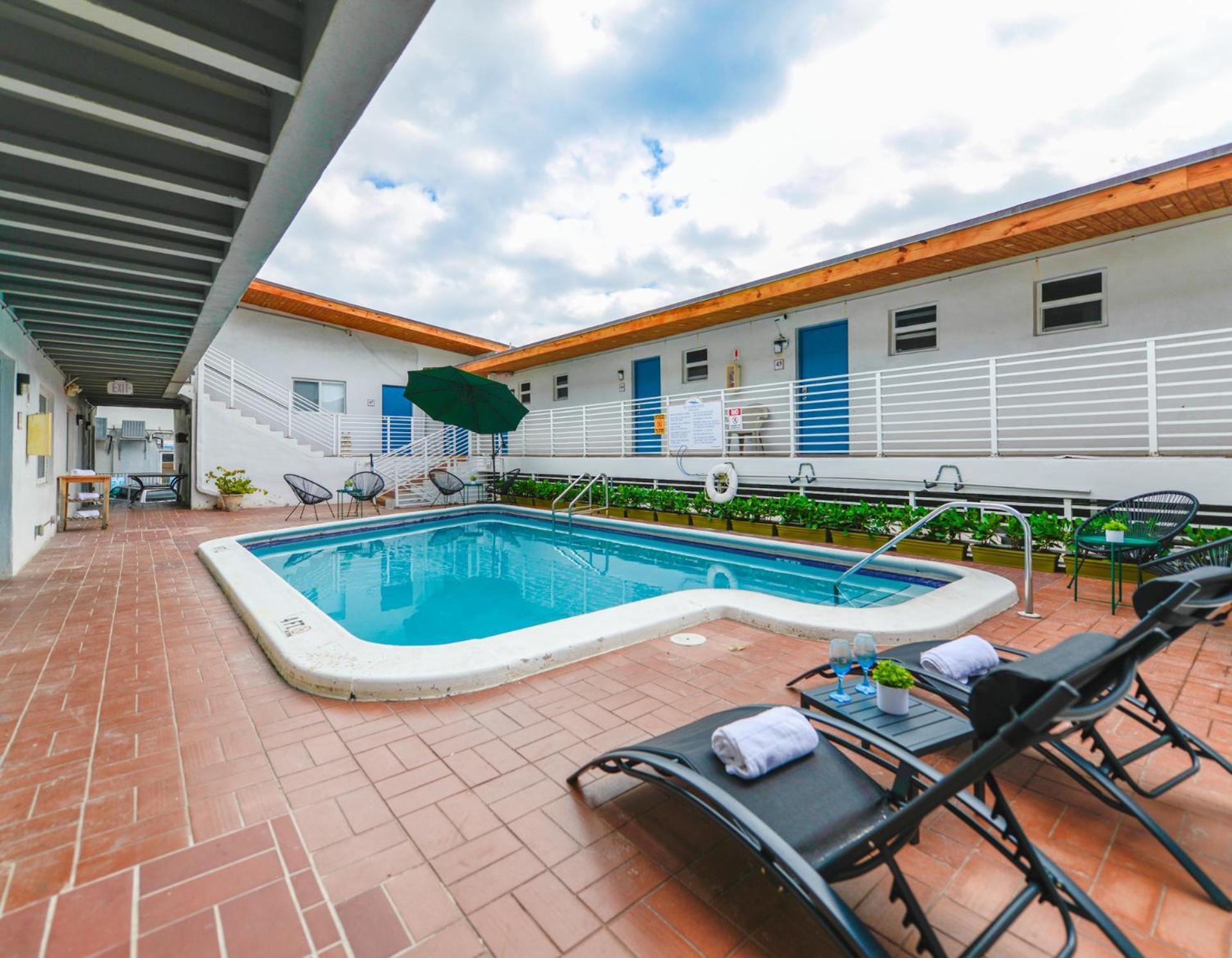 דירות הוליווד Radiant Unit With Parking And Pool - M26 מראה חיצוני תמונה