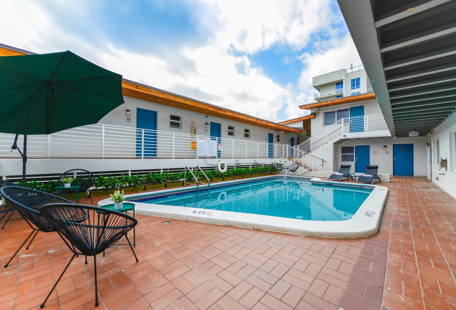 דירות הוליווד Radiant Unit With Parking And Pool - M26 מראה חיצוני תמונה